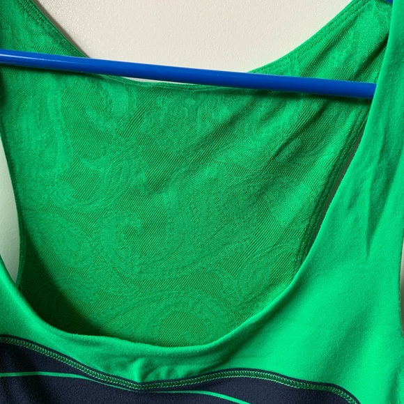 Lululemon run: first base tank size 4 - Picture 3 of 3